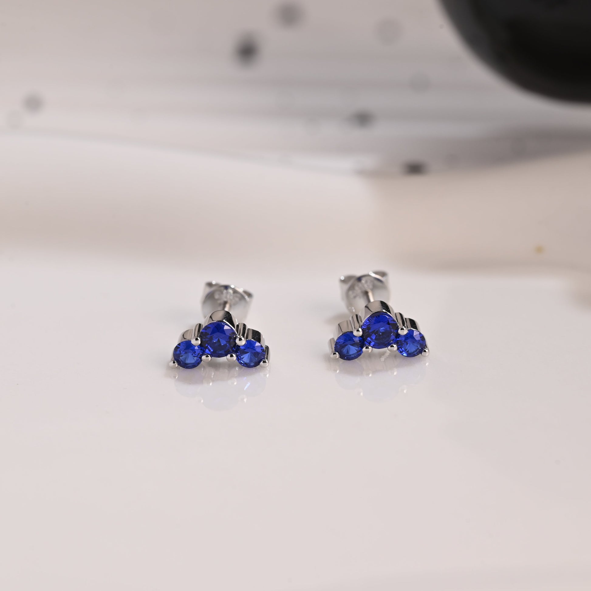 Solid Gold Round Cut Blue Sapphire Earrings Studs