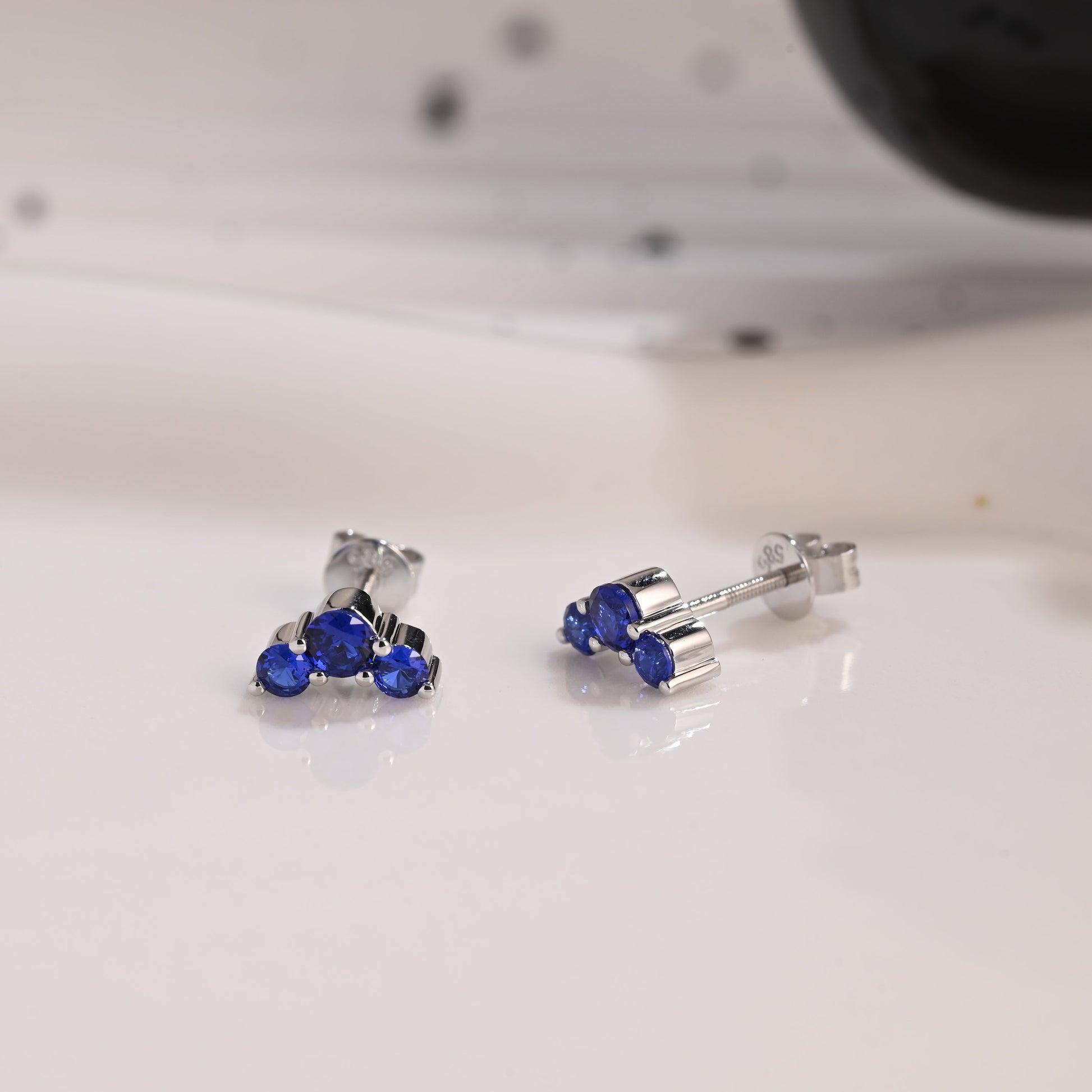 Solid Gold Round Cut Blue Sapphire Earrings Studs