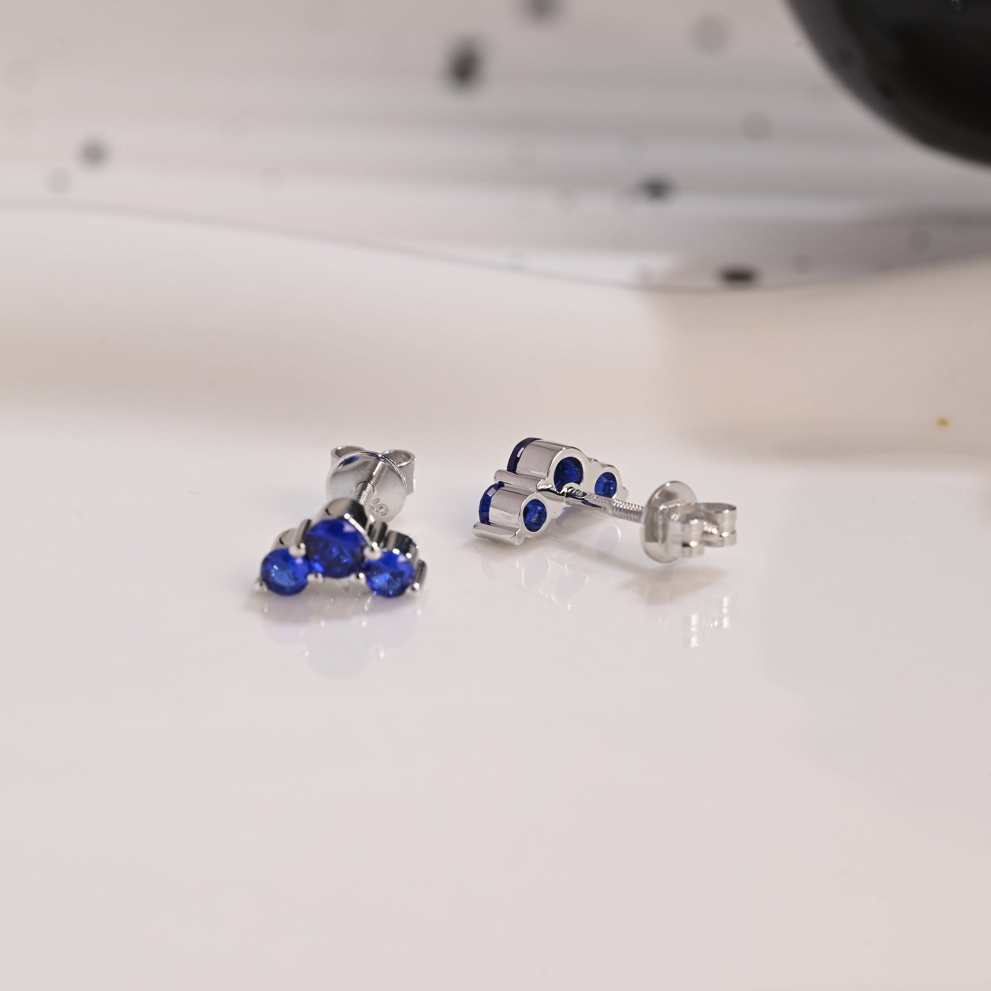 Solid Gold Round Cut Blue Sapphire Earrings Studs