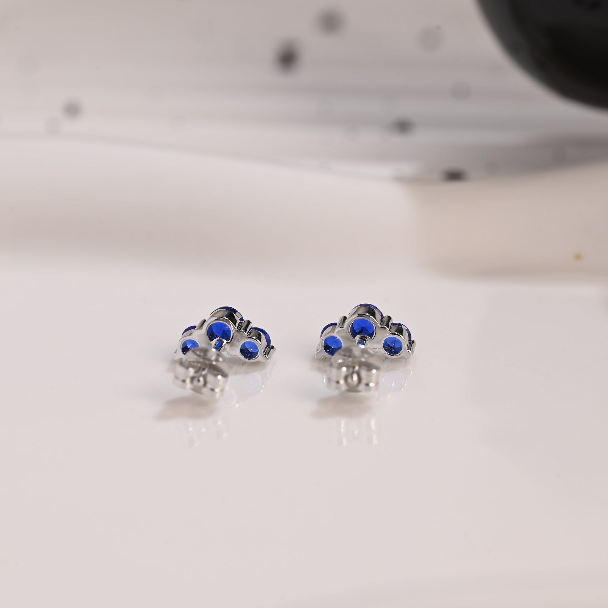 Solid Gold Round Cut Blue Sapphire Earrings Studs