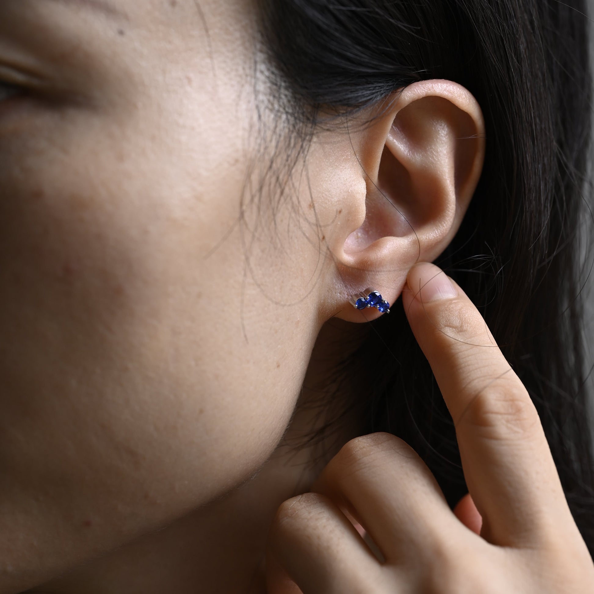 Solid Gold Round Cut Blue Sapphire Earrings Studs